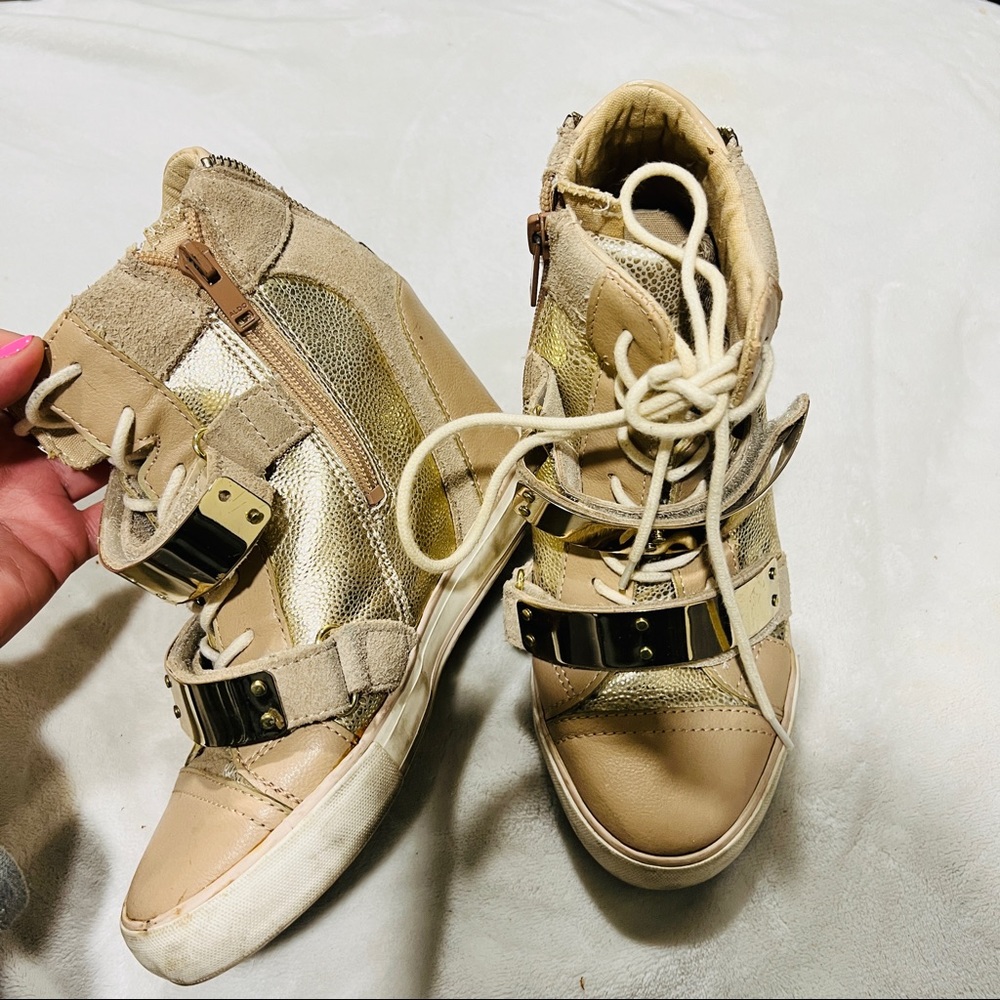 Sneaker wedges